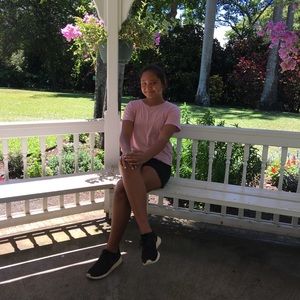 Meet your Posher, Leleila